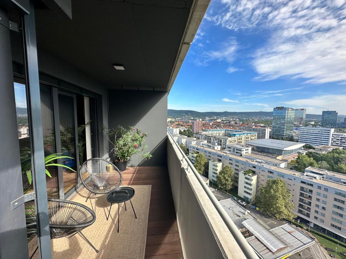 Апартаменты Skyline Elegance With Free Parking Братислава Экстерьер фото