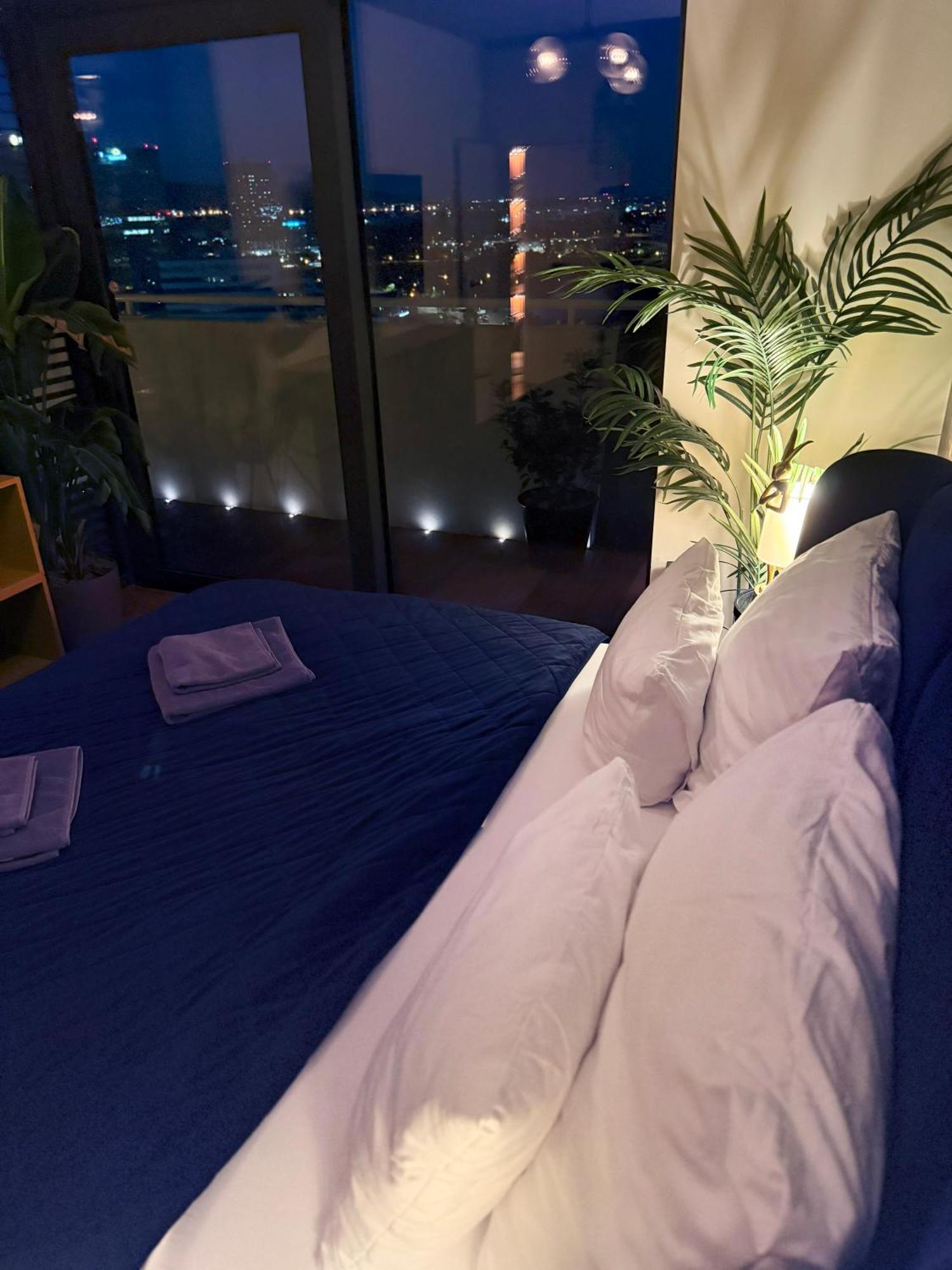 Апартаменты Skyline Elegance With Free Parking Братислава Экстерьер фото